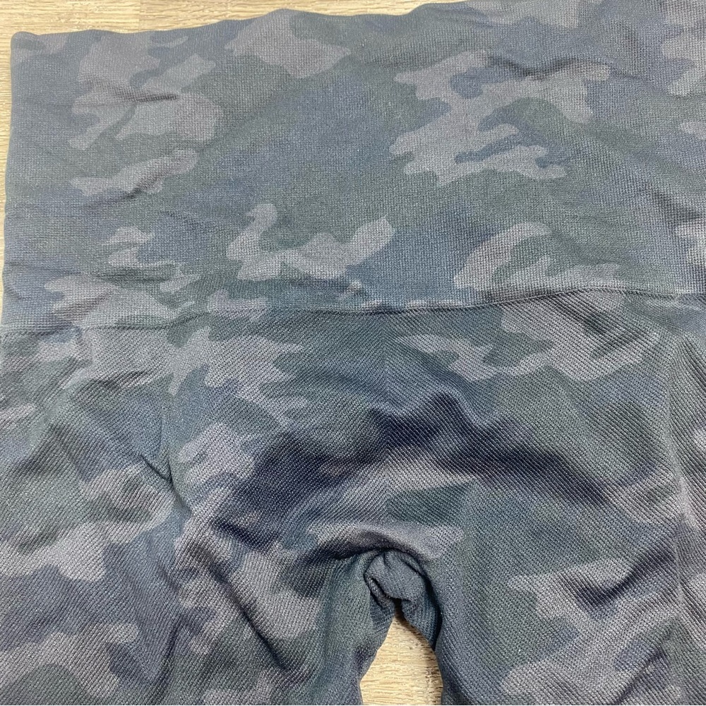 Spanx Camo leggings Tummy Control Seamless - Picture 2 of 5